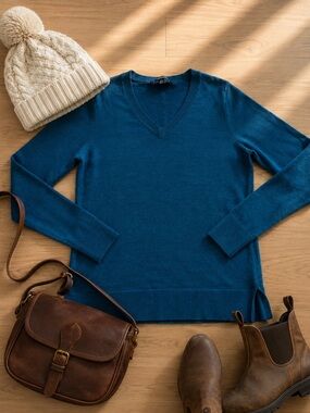 Merino Wool Base layer Teal V-Neck Sweater Women’s M Luxury Knit Mountainwear